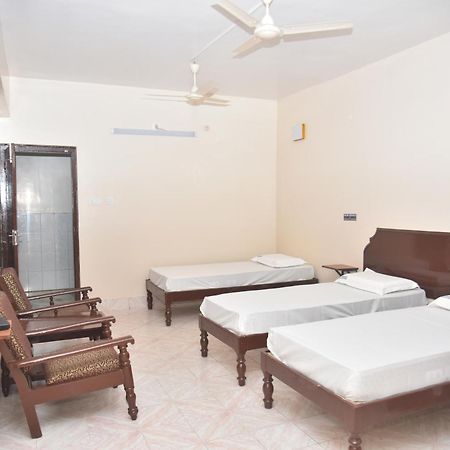 שימוגה Arihanth Deluxe Lodge מראה חיצוני תמונה