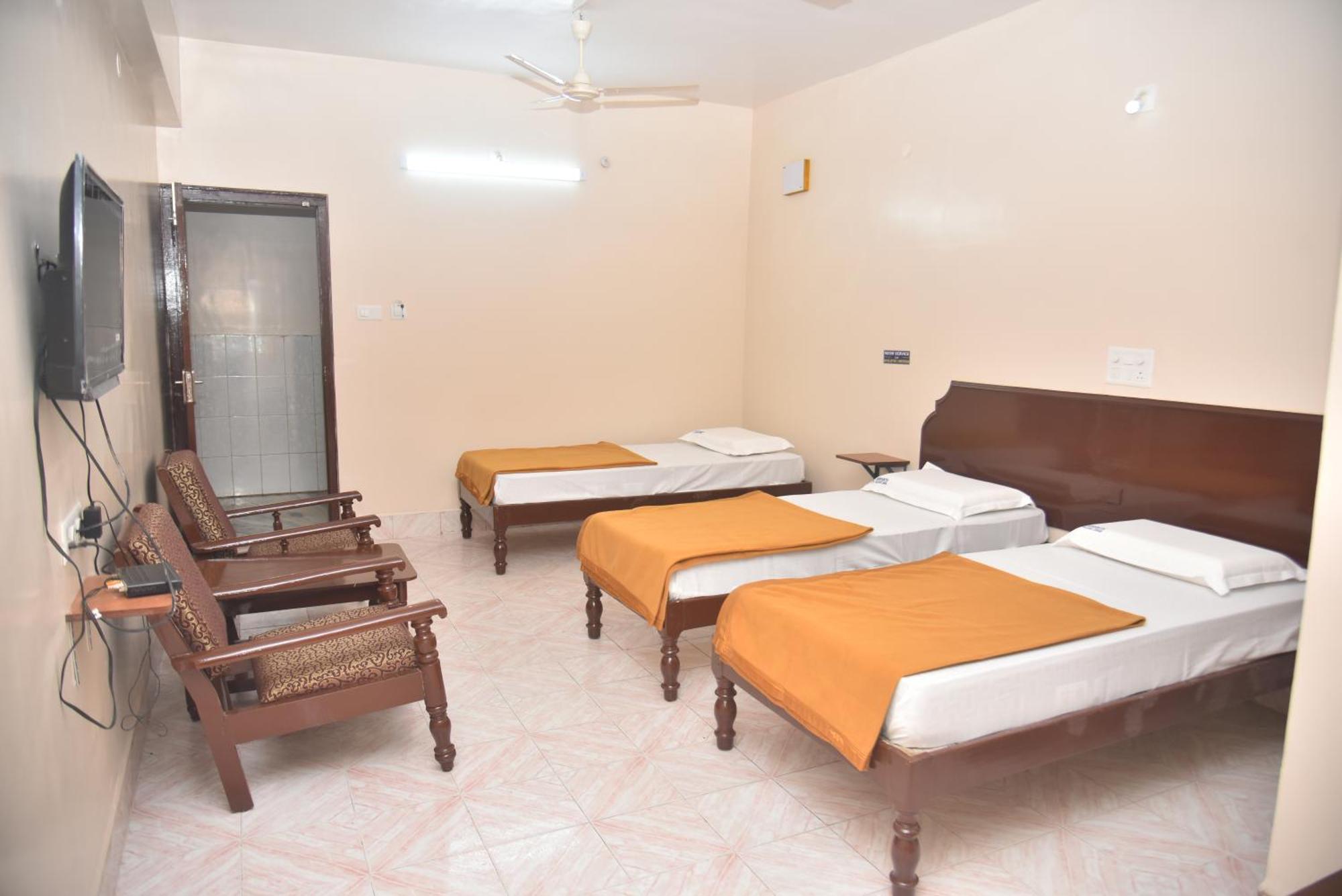 שימוגה Arihanth Deluxe Lodge מראה חיצוני תמונה