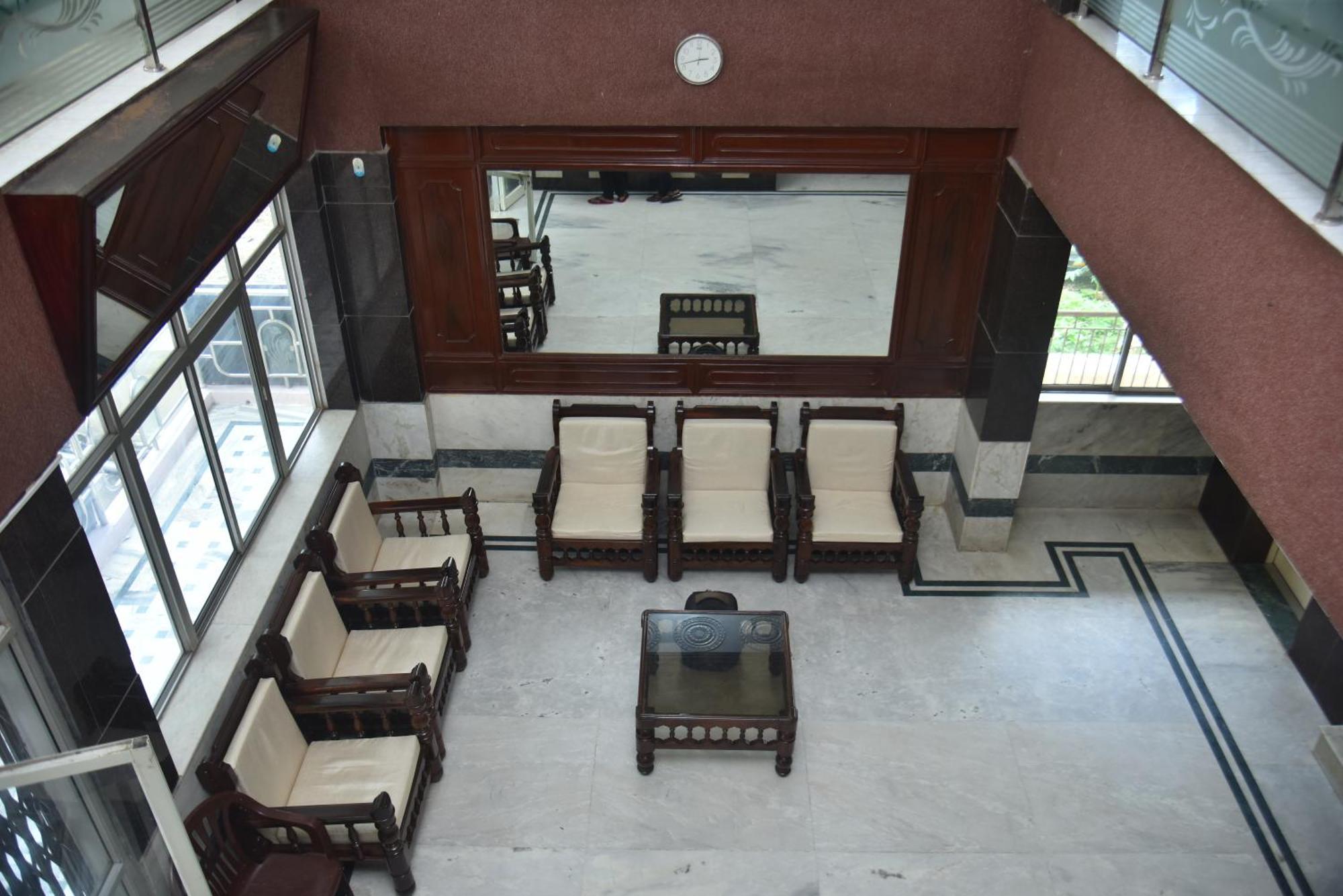 שימוגה Arihanth Deluxe Lodge מראה חיצוני תמונה