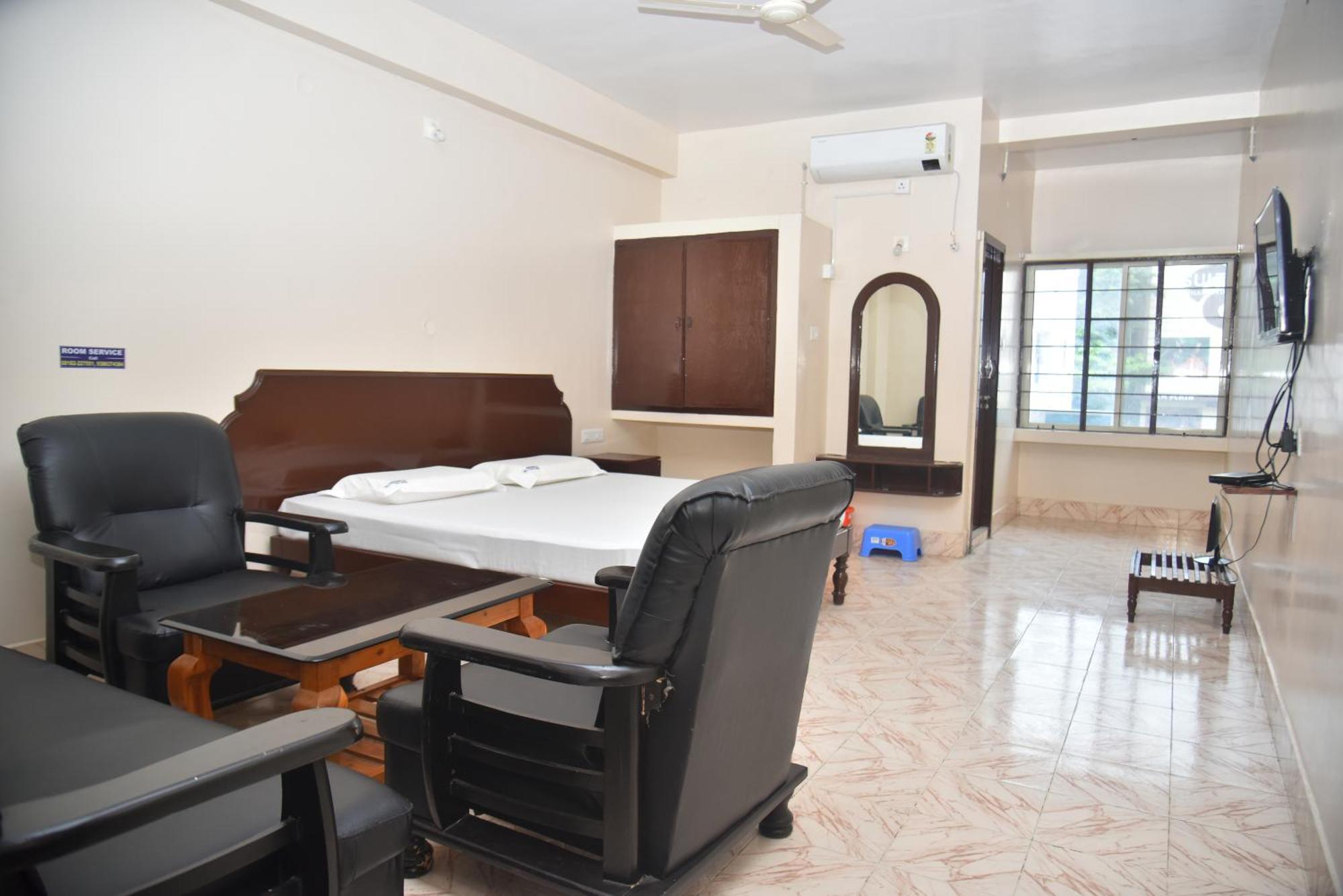 שימוגה Arihanth Deluxe Lodge מראה חיצוני תמונה
