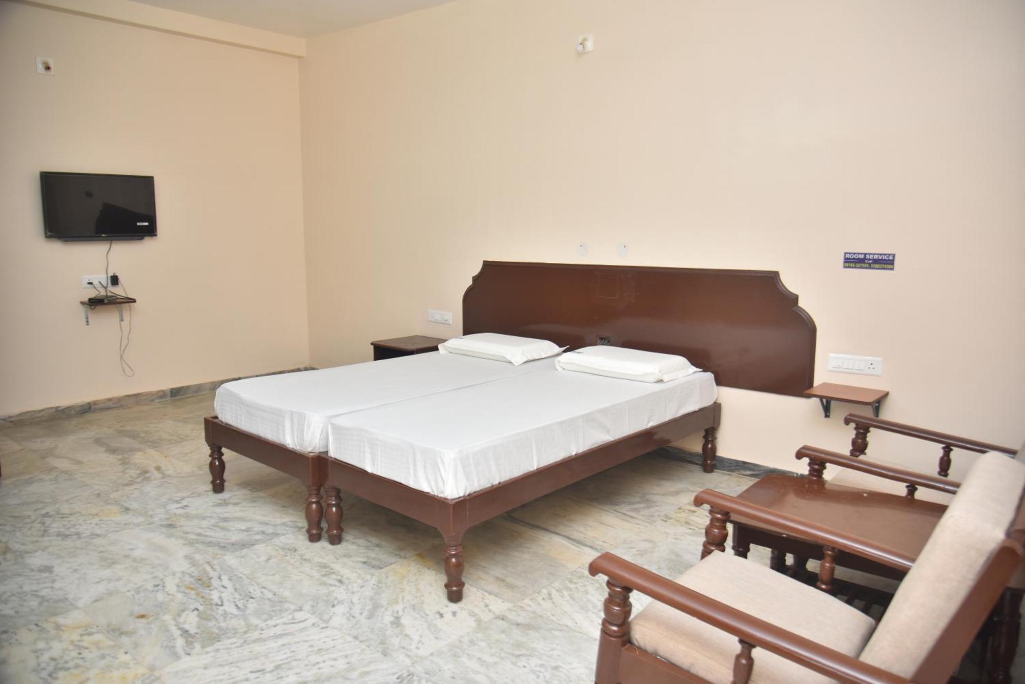 שימוגה Arihanth Deluxe Lodge מראה חיצוני תמונה