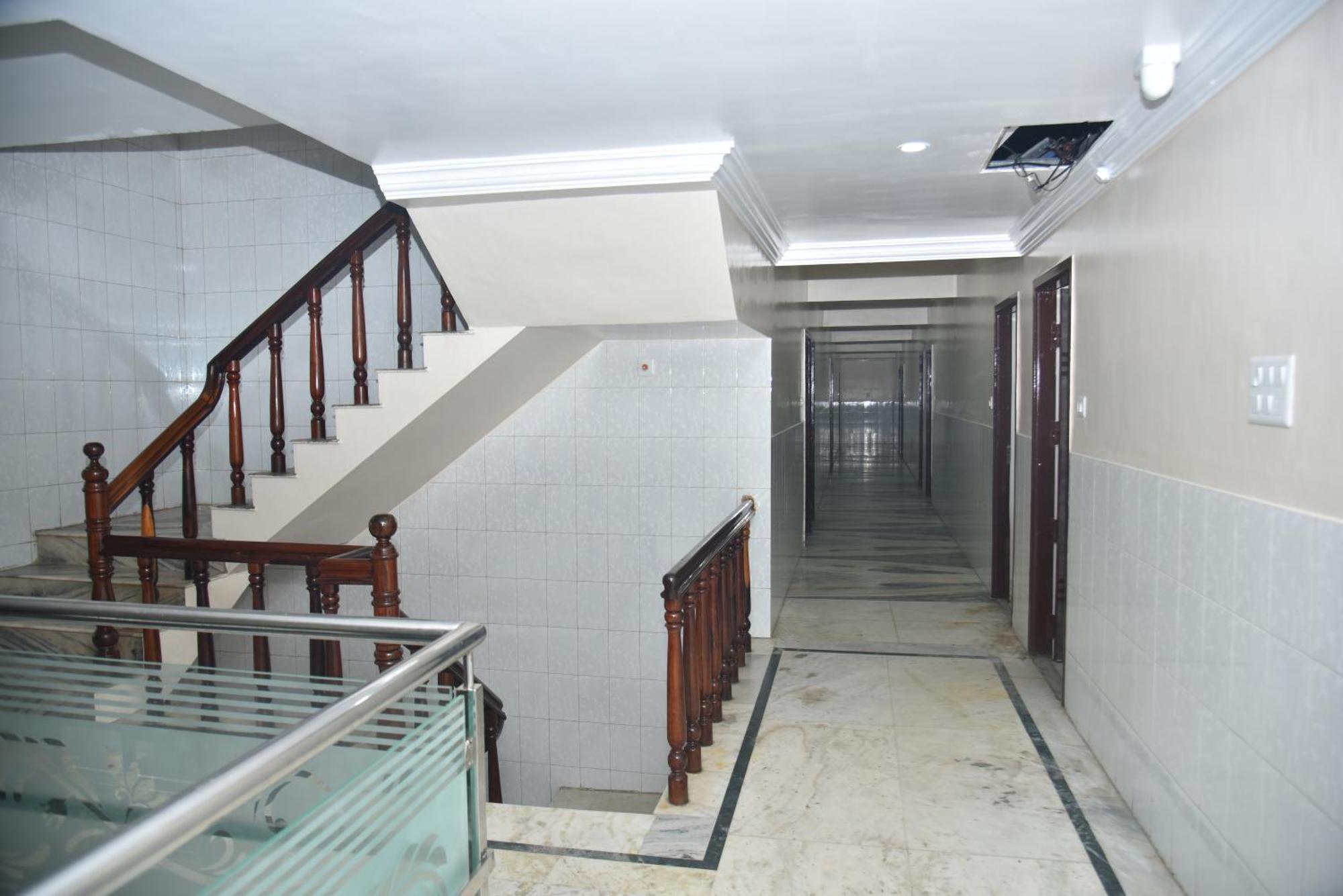 שימוגה Arihanth Deluxe Lodge מראה חיצוני תמונה
